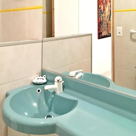 Charmant Marseillan: Cozy With Shared Pool