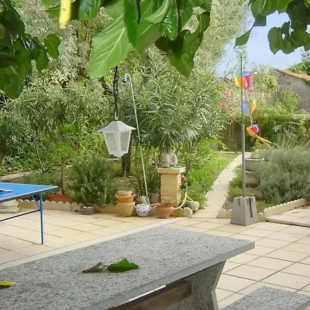 Charmant Marseillan: Cozy With Shared Pool Apartment